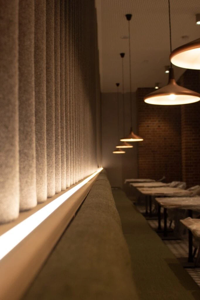 Acoustic wall panels: Vibe wave installed in a cantine