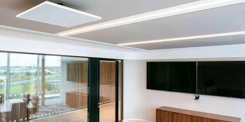 Vibe Executive ceiling tiles with lighting intergated through bulkhead and vision vibe wall with fabric wrapped edge featured on curved wall 01